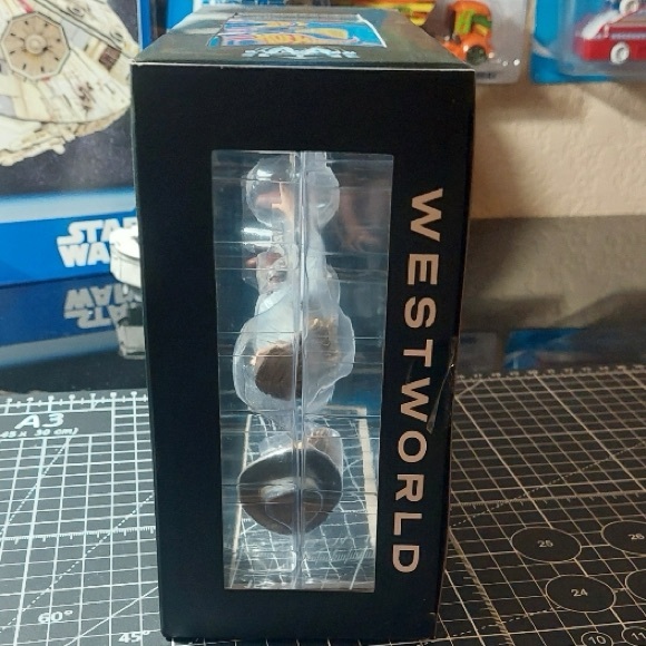 Unopened New in Box - WESTWORLD “OUTLAW DOLORES” ACTION FIGURE - Picture 4 of 4